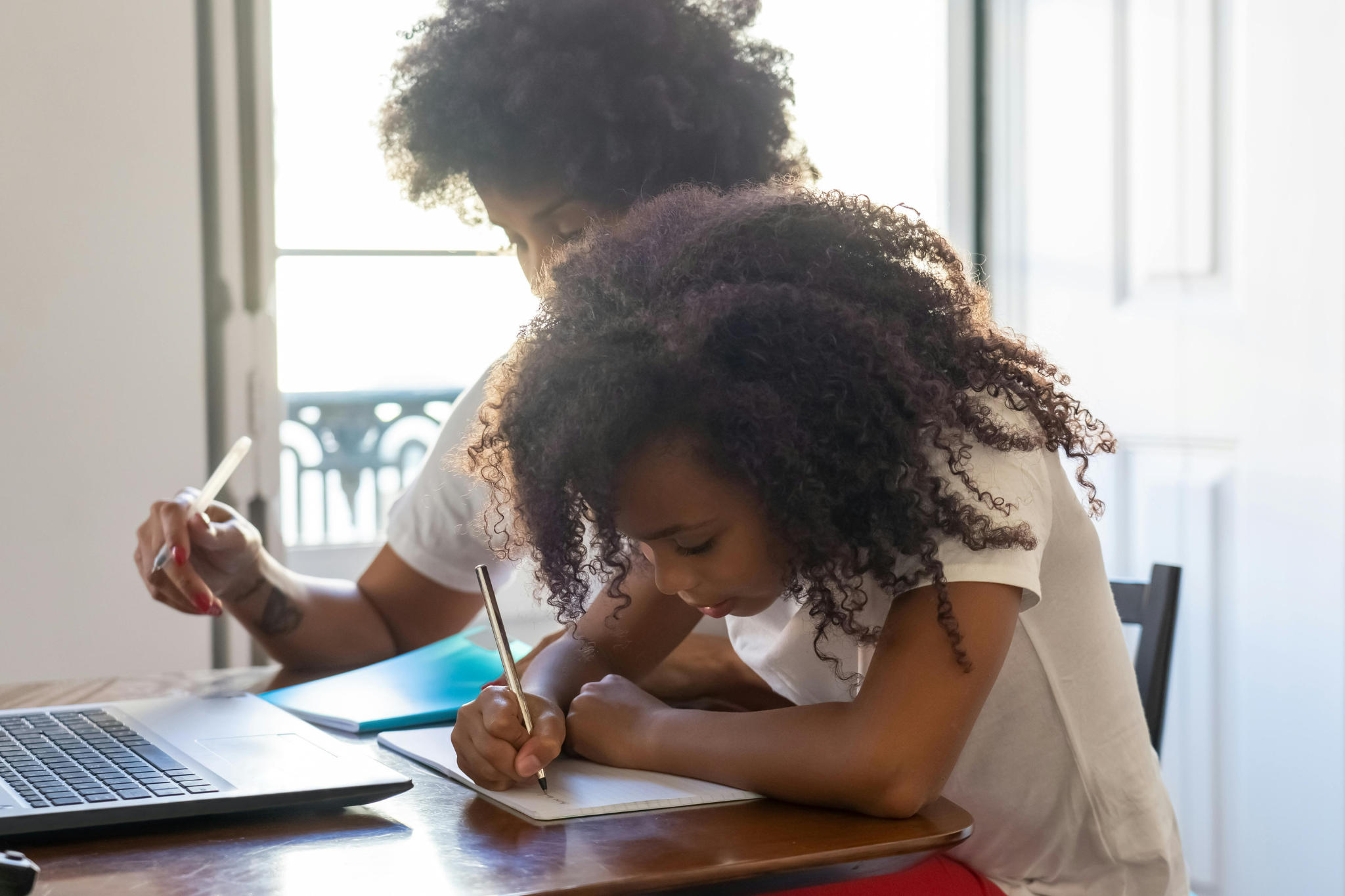 Raising Mindful Digital Citizens: Teaching Kids to Thrive Without Constant Connectivity